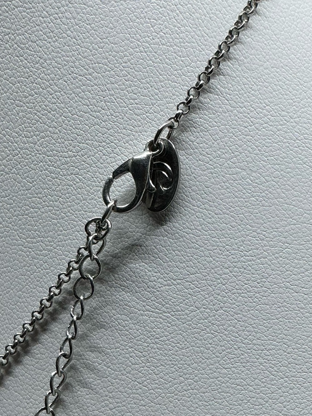 CHARMING CHARLIE SILVER TONE LARIAT NECKLACE FAUX PEARL RHINESTONE - Picture 3 of 3